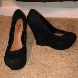 Candie’s black heel wedge